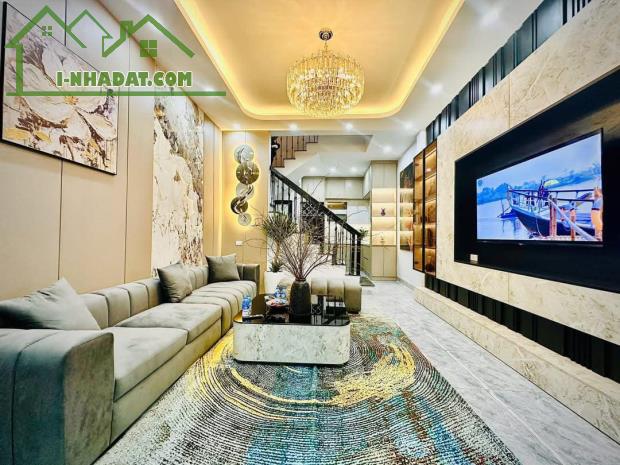 Siêu Phẩm Hai Bà Trưng 43m - Ô Tô Vào Nhà, Ngõ Thông Các Ngả - Giá Cực Hợp Lý