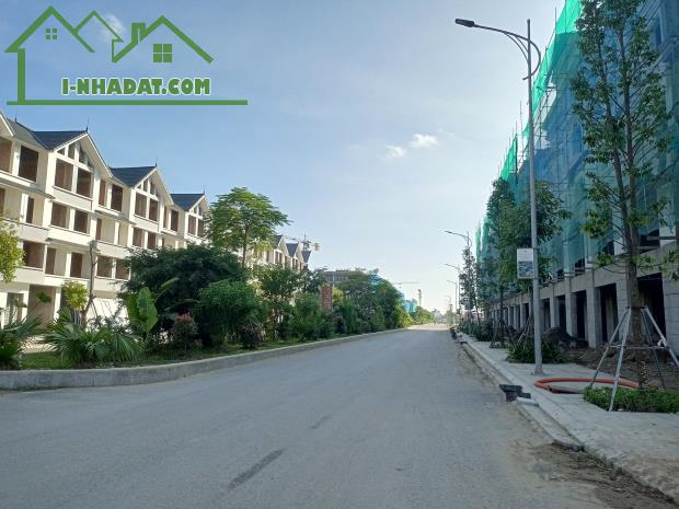 Cắt lỗ DV Di Trạch, 93m, lô góc, view liên kề, giá 14.2 tỷ