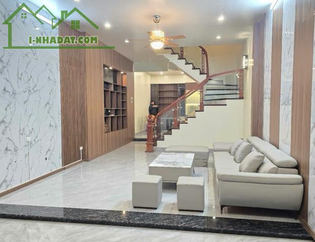 Nhà đẹp ở luôn Xuân Phương 41m x 5T, Ô TÔ gần, tặng Full nội thất 6,85 tỷ