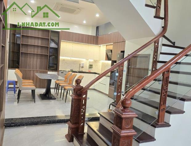 Nhà đẹp ở luôn Xuân Phương 41m x 5T, Ô TÔ gần, tặng Full nội thất 6,85 tỷ - 2