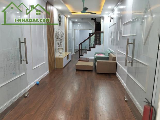 Bán nhà phố Nguyễn Ngọc Nại, Thanh Xuân, ngõ rộng, vài nhà ra ô tô tránh
