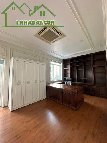 Chính chủ cần bán gấp lô biệt thự nằm trên con đường đôi đẹp nhất tại Ciputra - 2