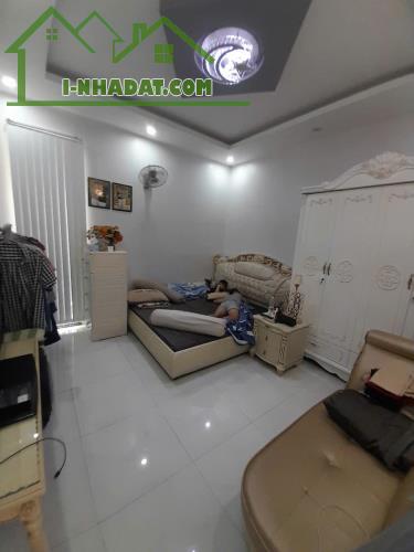 HOÀNG MINH ĐẠO Q.8 - F.5 - ÔTÔ, GẦN CHỢ - NHÀ MỚI - 68.5 M2 - 3 LẦU (4 * 17.2 ).GIÁ 8 TỈ - 5