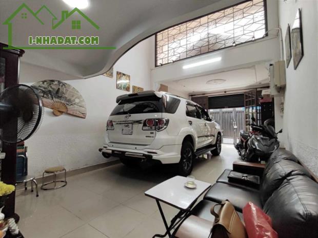 Bán nhà mặt tiền Sư Vạn Hạnh, Quận 10, 3.5 tầng, 3PN, 30m2 giá 8.2 Tỷ