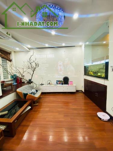 BÁN NHÀ PHÂN LÔ CAO CẤP GẦN PHỐ HOÀNG CẦU, 5 TẦNG MẶT TIỀN RỘNG, ÔTÔ THÔNG, KD VĂN PHÒNG. - 1