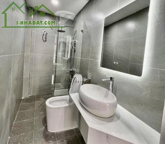 BÁN NHÀ NGUYỄN TRÃI – 75M² x 5 TẦNG – Ô TÔ VÀO NHÀ – KINH DOANH – 10.2 TỶ