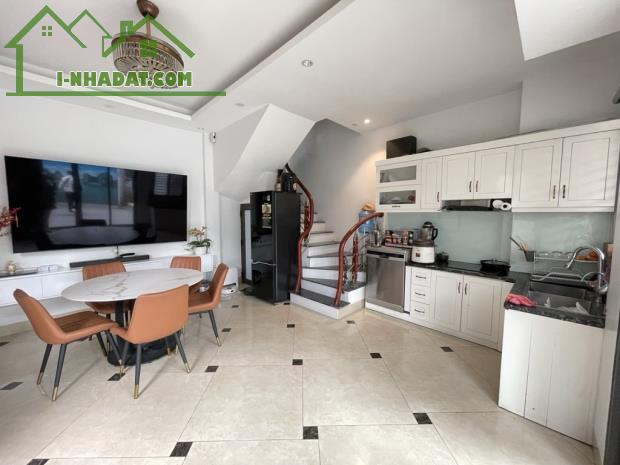 BÁN NHÀ Ngọc Trì, Long Biên LÔ GÓC-Ô TÔ TRÁNH-Diện tích:32m²–Mặt tiền:5.9m-Giá: 7.75 tỷ - 5