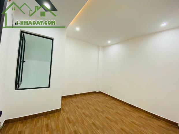 Tuyệt tác – Nhà cực phát – Trung tâm Thạch Bàn, Diện tích 31m2 giá 5,x x tỷ.