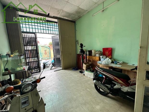 Bán nhà C4, hẻm nhựa 8m,Lê Văn Việt, 2 mặt hẻm cực rộng, Nở hậu đep.