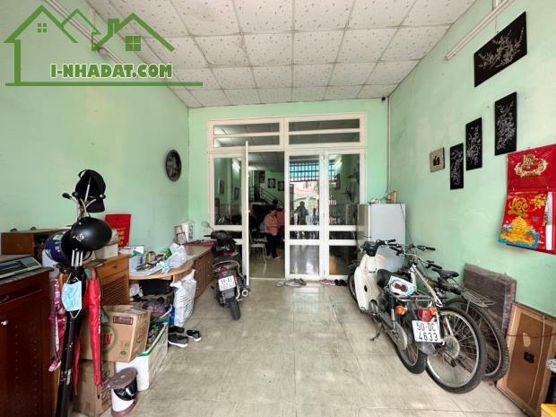 Bán nhà C4, hẻm nhựa 8m,Lê Văn Việt, 2 mặt hẻm cực rộng, Nở hậu đep. - 1
