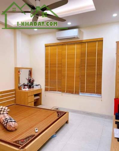 Chính chủ bán nhà phố Lạc Trung quận Hai Bà Trưng 45m2, lô góc, 5 tầng, 8.5 tỷ