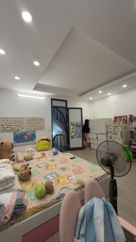 Bán Nhà Nguyễn Khang- Cầu Giấy. 39m2×5 tầng,mt:4,9m.dân xây để lại nội thất,gần phố.