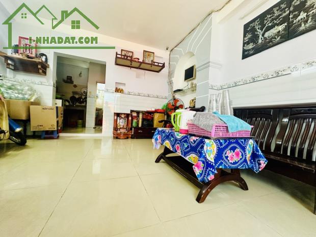 Giảm 1 tỷ, nhà 40m2 HXT Phan Văn Hớn cách MT 1 căn, sắp lên MT, ngang 4M, 4 tầng 5PN sân - 3