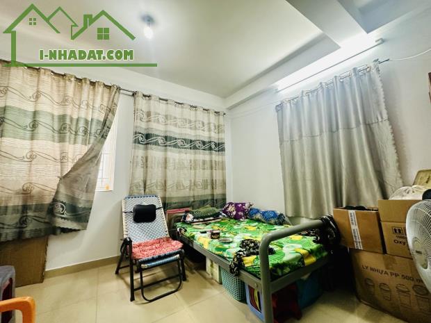Giảm 1 tỷ, nhà 40m2 HXT Phan Văn Hớn cách MT 1 căn, sắp lên MT, ngang 4M, 4 tầng 5PN sân - 1