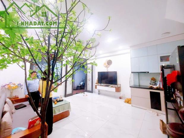 BÁN NHÀ TRUNG TÂM CẦU GIẤY 40M2 x 5T x MT 5M - 3