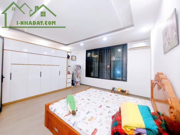 BÁN NHÀ TRUNG TÂM CẦU GIẤY 40M2 x 5T x MT 5M