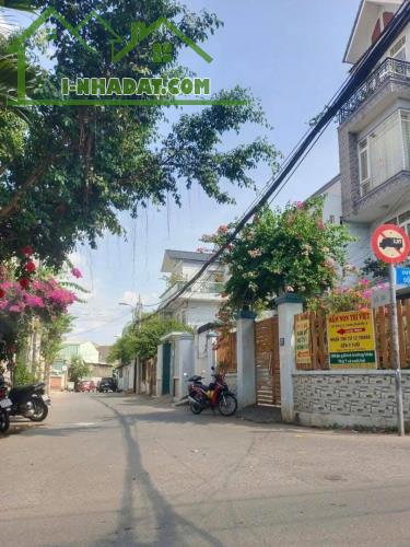 BÁN NHÀ HẺM XE HƠI. XE HƠI NGỦ TRONG NHÀ, DT LỚN GẦN 200M,