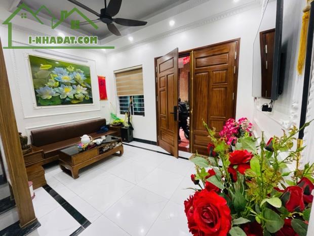 Nhà minh  khai BTL. đẹp 40m. 5tầng . Mt4,3m.  Chỉ hơn 7 tỷ , . 1 chút .chủ tặng ful nội - 2