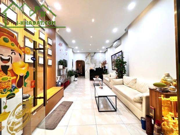 Chủ gấp bán - Giảm sốc 5 tỷ! Nhà mặt tiền đường Nguyễn Đình Chiểu, P. Dakao, Quận 1. - 1