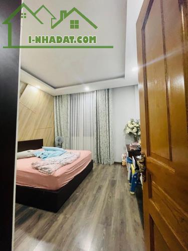 Bán nhà mặt tiền Tân Sơn-ngang 5m-4PN-sổ vuông-2 mặt tiền-gần sân golf giá tốt