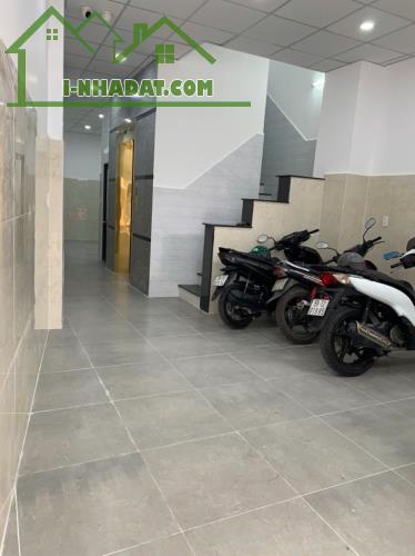 Bán nhà mặt tiền Tân Bình-ngang 4.2m-10PN-thang máy+nội thất chỉ 8 tỷ hơn