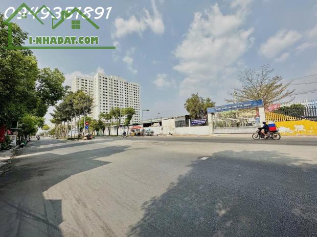 NHÀ MẶT PHỐ CẤP4 256M2 NGANG 5M SHR HOÀN CÔNG ĐỦ GIÁ 18,5 Tỷ - 1
