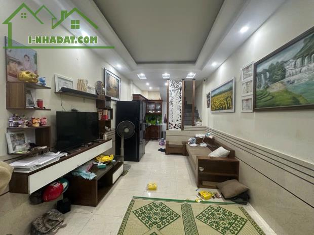 BÁN NHÀ 192 LÊ TRỌNG TẤN .6,25 Tỷ. Ngõ nông thoáng, sạch sẽ.
 • Pháp lý: Sổ đỏ riêng.