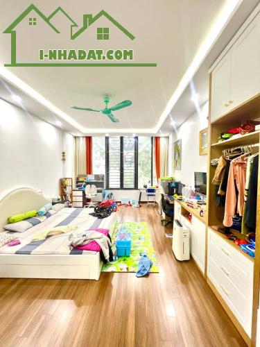 Nhà mặt phố Hoàng Hoa Thám 40m2 – 5T thang máy cực đẹp – MT4.4m kinh doanh sầm uất