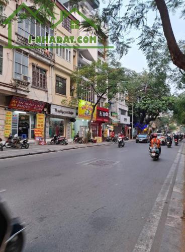 Bán nhà mặt phố Thuỵ Khuê, lô góc, kinh doanh tốt - 1