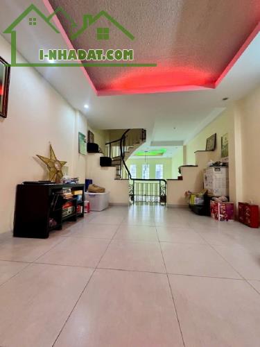 255m2 DTSD ngay ngã tư Bắc Hải - ô tô đậu cửa 5 tầng BTCT - Nhỉnh 7T TL