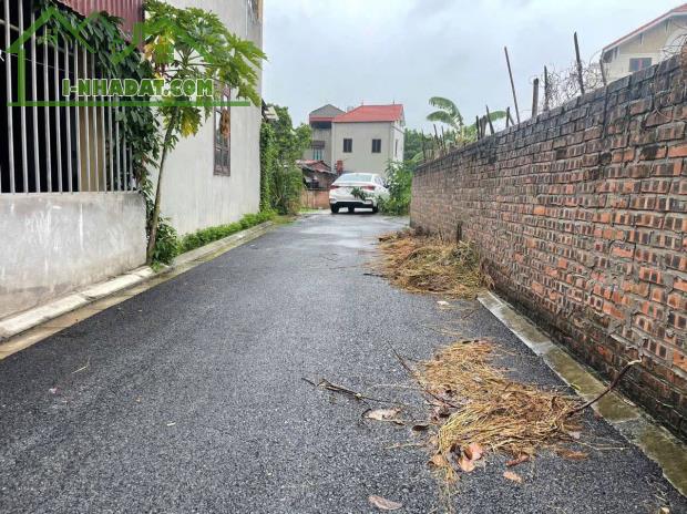 Đất Ngọc Động, Đa Tốn. Đường rộng trải nhựa ô tô vào. LH: 0379483926 - 1