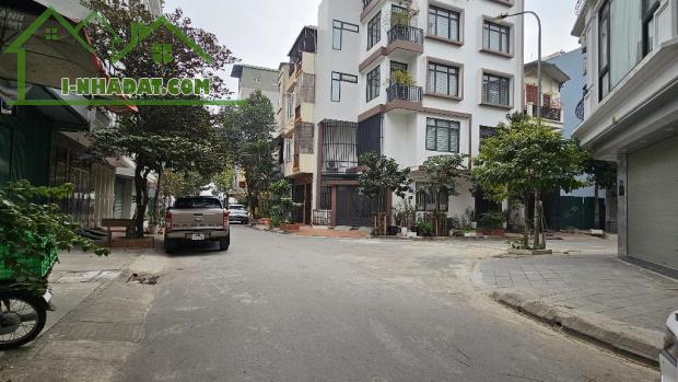 VỊ TRÍ CỰC ĐEP - ĐẤU GIÁ MẬU LƯƠNG - PHÂN LÔ VỈA HÈ - MẶT TIỀN RỘNG - SỔ HOA HẬU - 2