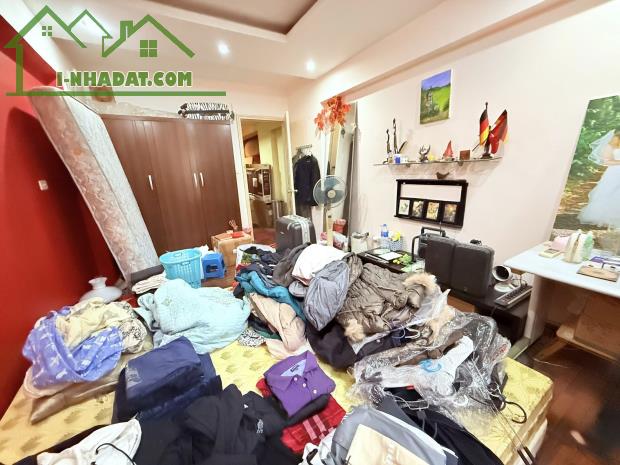 Phân lô Hoàng Cầu,2 thoáng,Ô tô tránh,sát Quận ủy,ở sướng,81m 5tầng,Giá 17.9 tỷ 0796193699 - 3