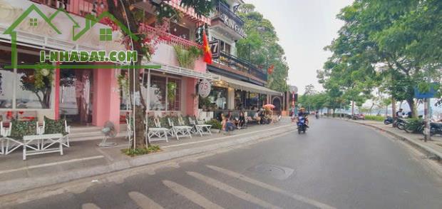 Rất Hiếm --- Biệt Thự Sân Vườn Ngõ 128 Thụy Khuê - 239m2 - Mặt Tiền 11m - Giá 185 Tỷ