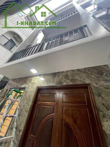 NHÀ CHÍNH CHỦ - GIÁ TỐT - Vị Trí Đẹp Tại Ngõ 240 Tổ 18 Ngọc Thuỵ Long Biên, Tp Hà Nội