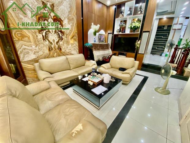 Bán nhà riêng phố Huỳnh Thúc Kháng, ô tô tránh, mặt tiền khủng, 86m, giá 22.7 tỷ