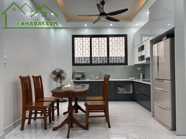 Cho thuê nhà LÀM SPA, KD ONLINE, VP Phố Hoàng Ngọc Phách, Đ.Đ, 50m2, 4 tầng, 25 triệu