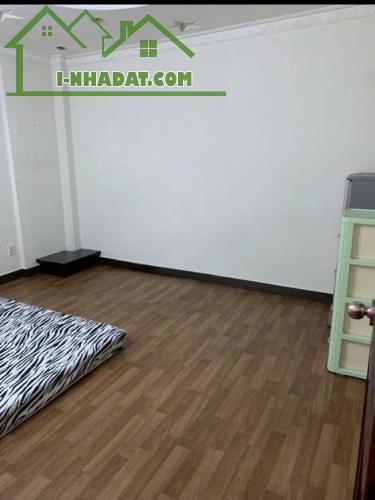 Cho Thuê Nhà 4x13.5m, 1 Trệt 2 Lầu, 4 Phòng Ngủ, 3 WC Mặt tiền Trương Quốc Dung