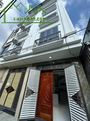 Khẳng định độc nhất Phụng Châu, Cực rộng. giá tốt. 48m2*4T. Ô Tô đỗ cổng: Giá 3 tỷ