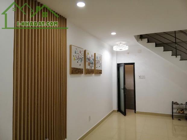 Cho thuê nguyên căn 1 trệt 4 lầu Trần Đình Xu Quận 1 TP.HCM