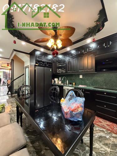 Siêu phẩm nhà PHÚC ĐỒNG NGUYỄN VĂN LINH 6 tầng bể cá koi thang máy full nộit thất cao cấp - 1