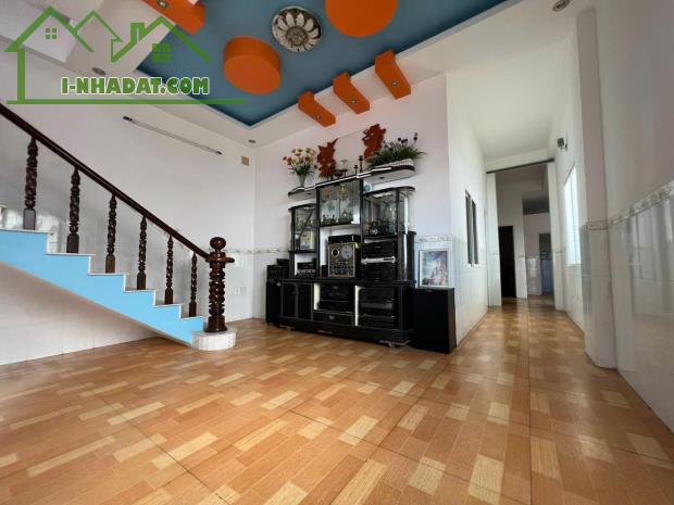 Bán nhà mặt tiền đường Chợ Cây Chàm, Quang Vinh, Biên Hòa, 155m2, giá 10 tỷ.