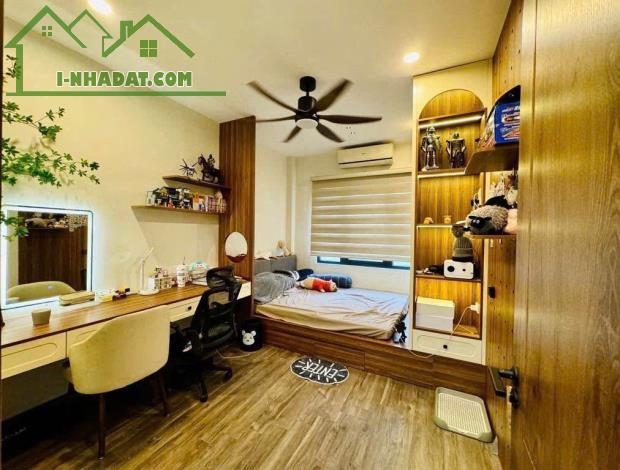 TRUNG TÂM NGŨ HIỆP ÔTÔ ĐỖ CỬA 42M2 5 TẦNG MẶT TIỀN 5M 7.15 TỶ