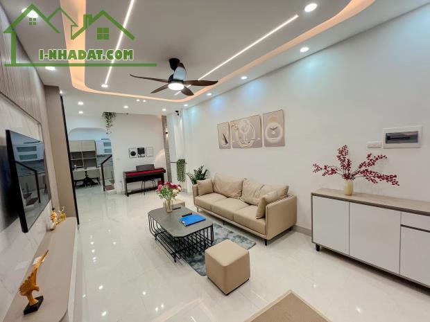 Trương Định nhà đẹp ảnh thật sổ 60mx4 tầng mặt tiền rộng 4m giá 9.3 tỷ còn TL. - 2