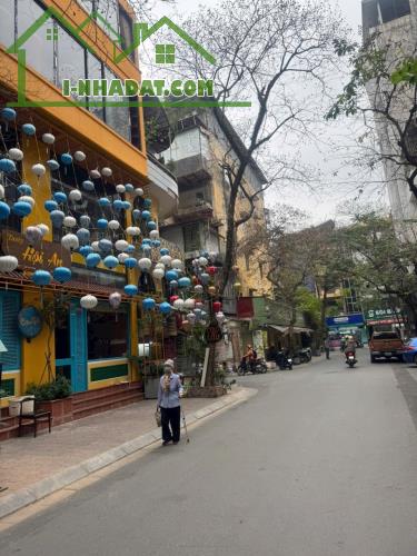 Bán nhà 4 tầng phân lô ngõ đẹp nhất phố Nguyên Hồng  kinh doanh cafe cực đông khách -