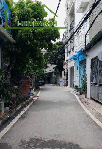 NHÀ NGOC THỤY MỚI XÂY VÀO Ở NGAY - FUL NÔỊ THẤT XỊN XÒ -VAÌ BƯỚC CHÂN RA Ô TÔ TRÁNH .DT 32 - 1