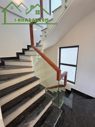 NHÀ NGOC THỤY MỚI XÂY VÀO Ở NGAY - FUL NÔỊ THẤT XỊN XÒ -VAÌ BƯỚC CHÂN RA Ô TÔ TRÁNH .DT 32 - 3