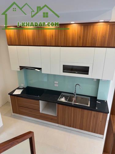Bá,n nhà phố ngọc thụy 33m2 nhà dân xây rất kiên cố con mới , giá 5,4 tỷ - 2