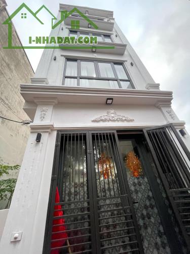 Nhà mới Phúc lợi 36m 5tâng mt 4m giá 5,35tỷ