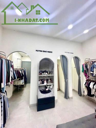 Cho thuê nhà 4*18m 1 Trệt 2 Lầu 4pn HXH Đồng Đen P11 Tân Bình - 1